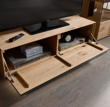 TV-Möbel aus Holz mit intelligenter Technik und LED Beleuchtung